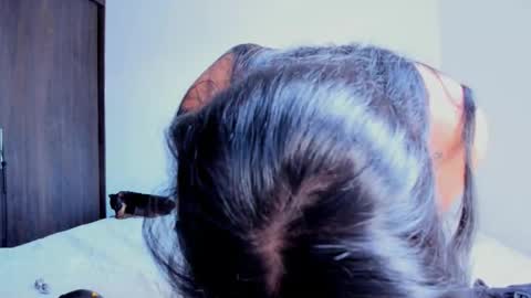 Lucie  online show from November 2025 09:48:02 PM