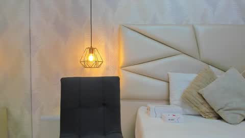 Laurent online show from November 2025 12:59:02 PM