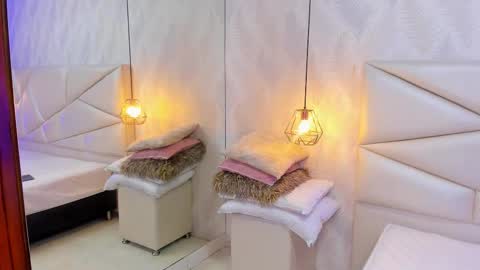 Laurent online show from December 2025 09:58:01 AM