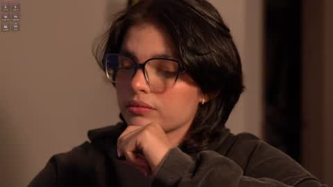 Snapshot of laurita_4 chatting on April 2026 01:33:02 PM laurita_4 online show from April 2026 01:33:02 PM