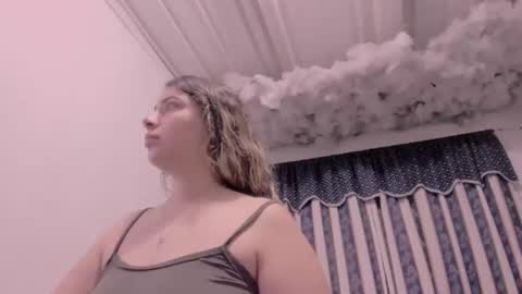 Lauu G online show from November 2025 09:42:02 AM