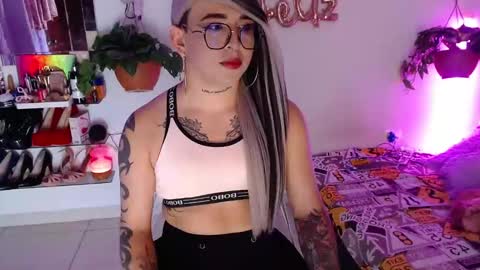 Cristina online show from November 2025 12:05:01 AM