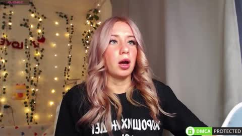 Mia online show from September 2025 03:46:01 PM