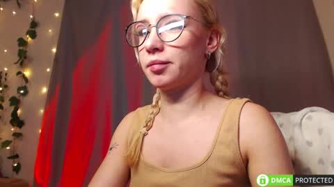 Snapshot of lavinell chatting on March 2026 12:42:01 PM Mia online show from March 2026 12:42:01 PM