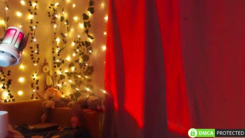 Snapshot of lavinell chatting on April 2026 06:19:02 PM Mia online show from April 2026 06:19:02 PM