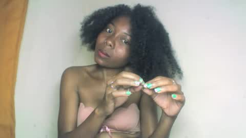 Snapshot of layannek chatting on September 2025 01:50:01 AM layannek online show from September 2025 01:50:01 AM