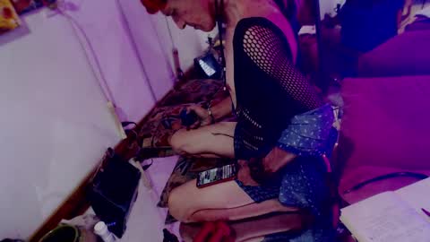 Laye19 online show from January 2025 10:52:02 PM