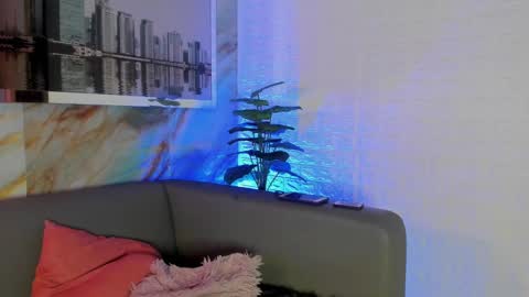 Layla online show from March 2025 03:40:01 AM