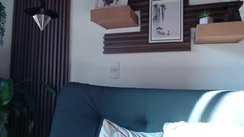 Layla online show from November 2025 08:47:02 PM