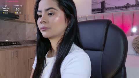 Layla Breezee online show from April 2026 11:11:01 AM