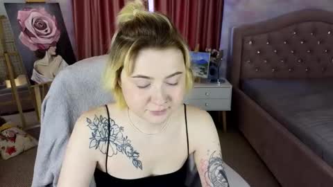 Layla online show from November 2025 06:01:01 AM