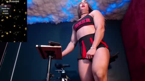 Layla   help me with your thumbs up its important  online show from October 2025 11:42:01 AM