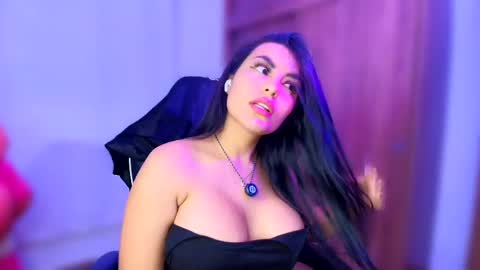 Snapshot of layla_nicols chatting on April 2026 04:57:01 AM Layla online show from April 2026 04:57:01 AM