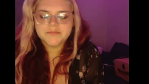 Snapshot of laylalyne chatting on July 2026 06:50:01 AM Layla online show from July 2026 06:50:01 AM