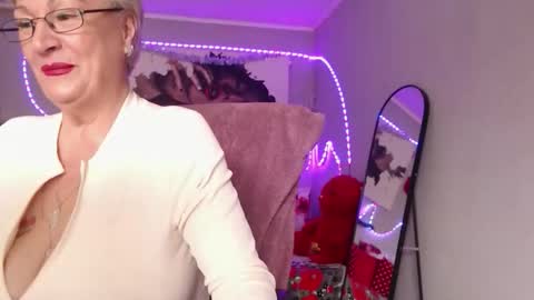 Layla online show from December 2025 09:16:01 AM