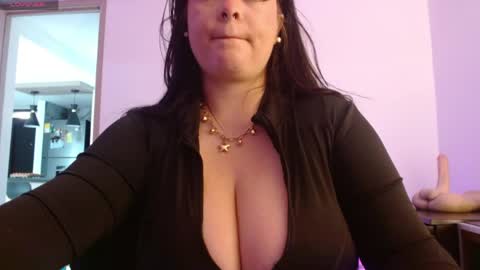 Snapshot of layna_cold chatting on April 2026 12:16:02 PM Vannessa online show from April 2026 12:16:02 PM