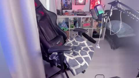 Snapshot of lazy_haze chatting on March 2025 08:08:01 AM Haze aka Slava online show from March 2025 08:08:01 AM