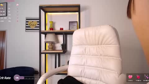 Snapshot of lea_velle chatting on February 2025 08:21:01 AM Lea Velle online show from February 2025 08:21:01 AM