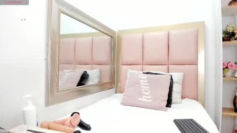 Snapshot of lea_wilson chatting on February 2025 03:56:02 AM Lea online show from February 2025 03:56:02 AM