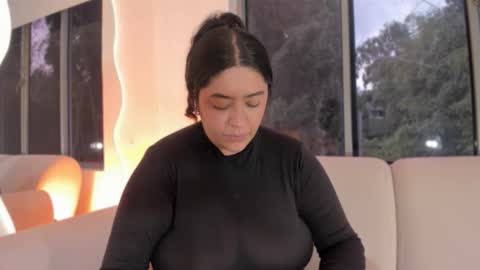 Leah online show from November 2025 04:05:01 PM