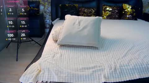 Snapshot of leah_emma chatting on October 2025 11:21:02 AM Emma online show from October 2025 11:21:02 AM