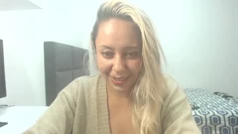 Snapshot of leah_susman chatting on April 2026 04:19:01 AM leah_susman online show from April 2026 04:19:01 AM