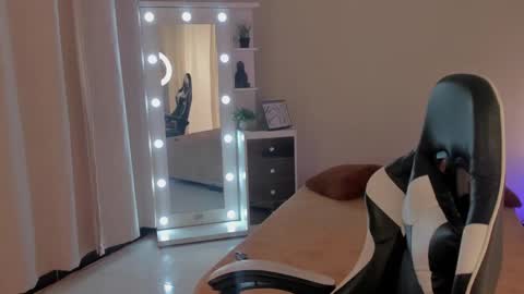 leahaltomm online show from March 2025 06:48:01 PM