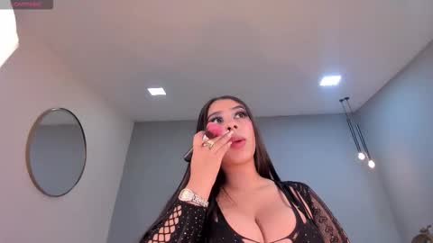 leahlombardi_ online show from September 2025 05:23:02 PM