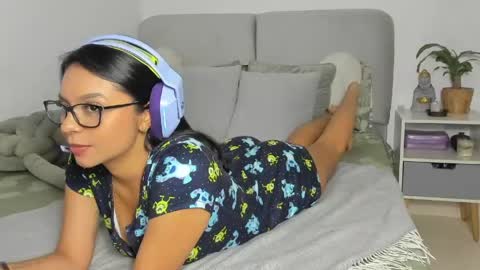 Snapshot of leahmarsh chatting on April 2026 04:59:01 AM online show from April 2026 04:59:01 AM