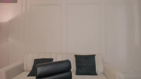 leahnovac online show from December 2025 11:19:01 AM