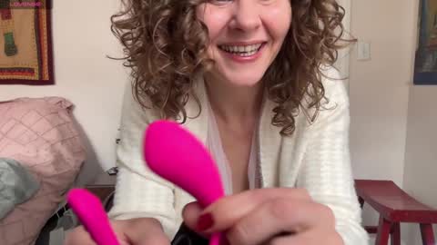 Snapshot of leahsparkles chatting on December 2024 04:05:01 PM Leah Sparkles online show from December 2024 04:05:01 PM