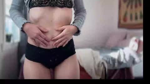 Snapshot of leahsparkles chatting on December 2024 04:35:02 PM Leah Sparkles online show from December 2024 04:35:02 PM