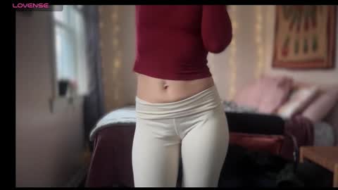 Snapshot of leahsparkles chatting on January 2025 04:46:02 PM Leah Sparkles online show from January 2025 04:46:02 PM