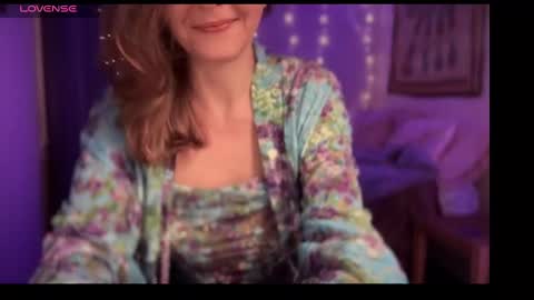 Snapshot of leahsparkles chatting on January 2025 02:37:01 AM Leah Sparkles online show from January 2025 02:37:01 AM