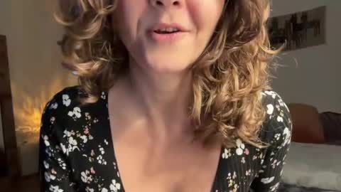 Snapshot of leahsparkles chatting on October 2025 11:33:02 AM Leah Sparkles online show from October 2025 11:33:02 AM