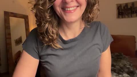 Snapshot of leahsparkles chatting on October 2025 02:33:01 AM Leah Sparkles online show from October 2025 02:33:01 AM