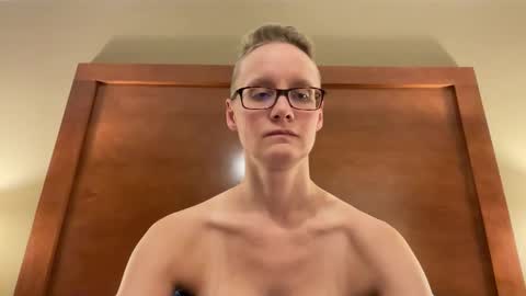 Snapshot of leahwilde chatting on January 2025 10:12:02 PM Lee online show from January 2025 10:12:02 PM