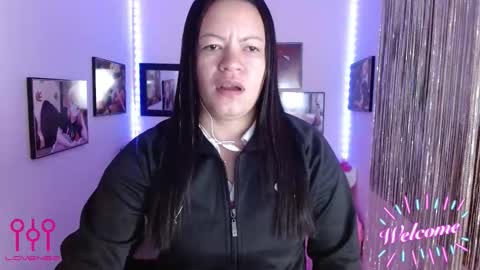 Leandra online show from September 2025 01:00:01 PM