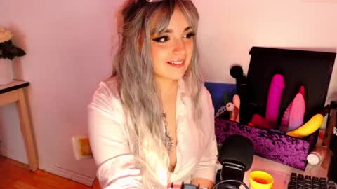 Snapshot of learaypie chatting on December 2024 05:47:02 PM Lea Ray Pie online show from December 2024 05:47:02 PM