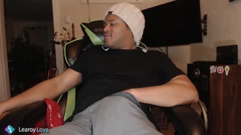 Snapshot of learoy chatting on December 2024 12:27:01 AM Learoy online show from December 2024 12:27:01 AM