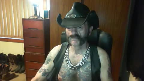 Snapshot of leathergreaser chatting on April 2026 08:28:02 PM leathergreaser online show from April 2026 08:28:02 PM