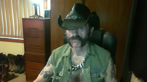 Snapshot of leathergreaser chatting on April 2026 09:01:02 PM leathergreaser online show from April 2026 09:01:02 PM