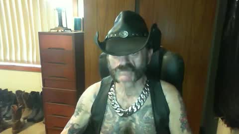 Snapshot of leathergreaser chatting on April 2026 12:52:01 AM leathergreaser online show from April 2026 12:52:01 AM