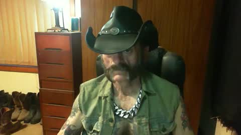 Snapshot of leathergreaser chatting on April 2026 07:52:01 AM leathergreaser online show from April 2026 07:52:01 AM