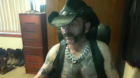 Snapshot of leathergreaser chatting on April 2026 11:31:01 PM leathergreaser online show from April 2026 11:31:01 PM
