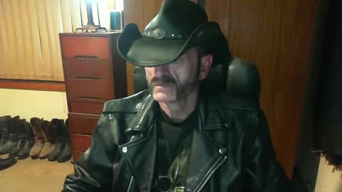 Snapshot of leathergreaser chatting on April 2026 08:09:02 AM leathergreaser online show from April 2026 08:09:02 AM