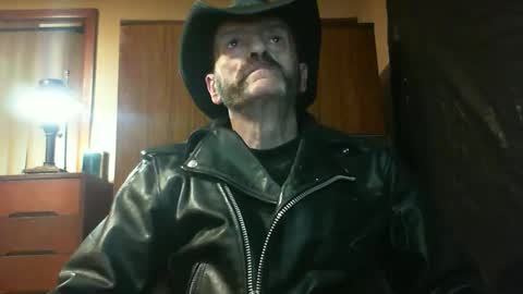 Snapshot of leathergreaser chatting on April 2026 07:42:01 PM leathergreaser online show from April 2026 07:42:01 PM