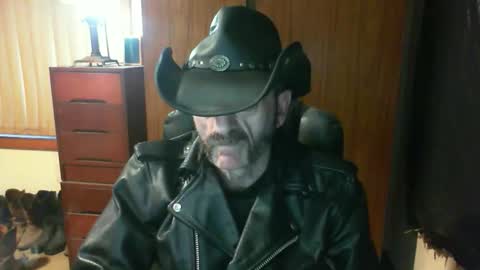 Snapshot of leathergreaser chatting on April 2026 08:20:02 PM leathergreaser online show from April 2026 08:20:02 PM