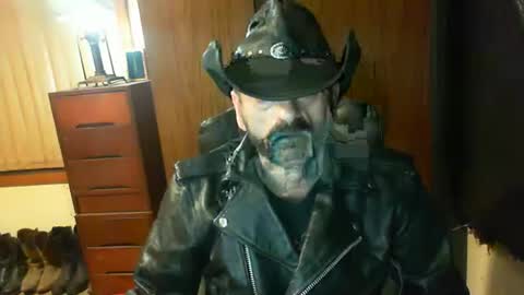 Snapshot of leathergreaser chatting on April 2026 06:05:02 PM leathergreaser online show from April 2026 06:05:02 PM