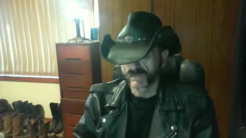 Snapshot of leathergreaser chatting on May 2026 09:11:02 PM leathergreaser online show from May 2026 09:11:02 PM
